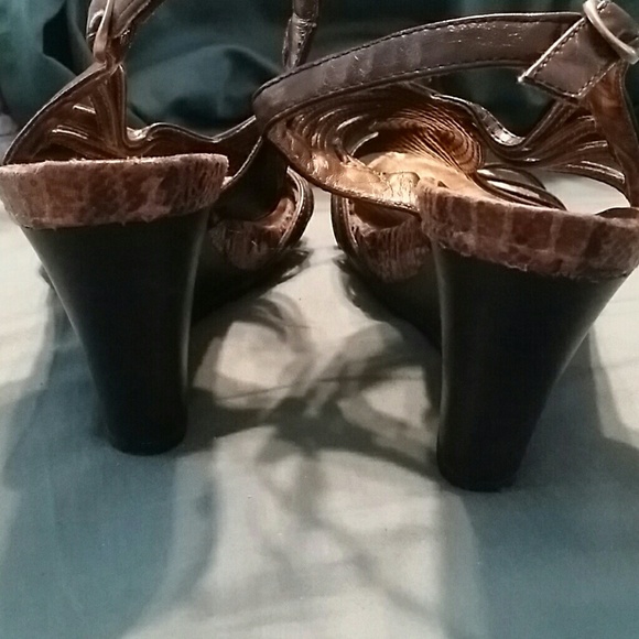 Sam and Lobby cut wdge sandals - Picture 3 of 4